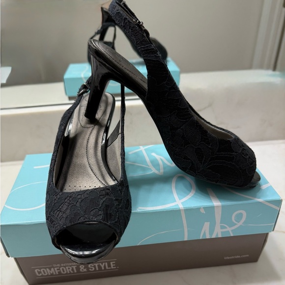 Life Stride COMFORT FLEX Black Lace & Patent Peep Toe Slingback 3” Heels Sz 6.5 - Picture 1 of 10
